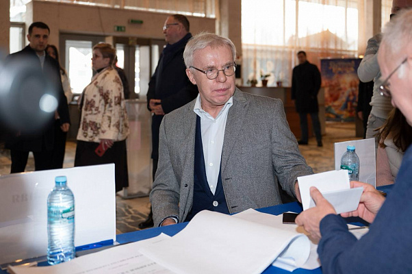 Вячеслав Фетисов вместе с жителями Подмосковья принял участие в голосовании на выборах Президента
