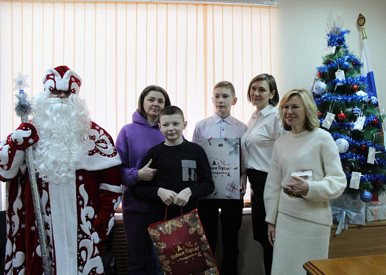  «Единая Россия» продолжает исполнять мечты детей в рамках «Елки желаний»