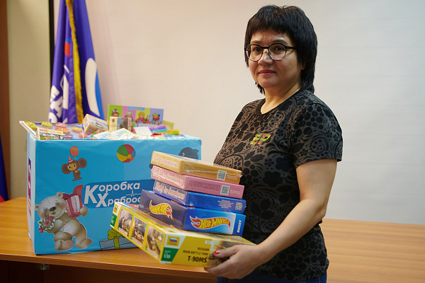 Депутаты «Единой России» передают детям, находящимся на лечении в больницах, игрушки и гостинцы