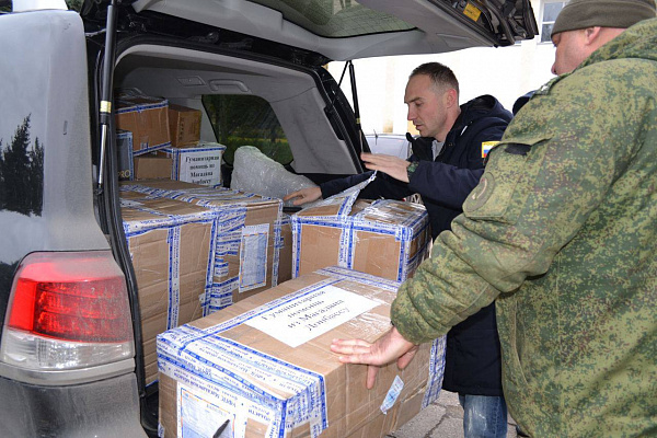 Антон Басанский передал гуманитарный груз бойцам Горловской бригады НМ ДНР
