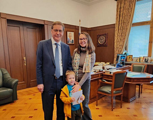 Александр Жуков исполнил мечту четырехлетнего Даниила из Омской области посетить Парад Победы