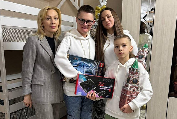 Ольга Тимофеева исполнила желания детей в рамках акции «Елка желаний»