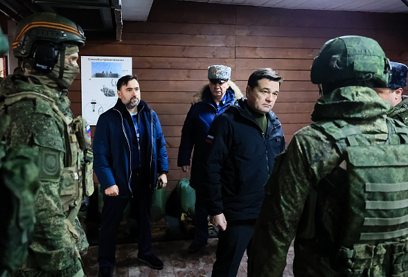 Бекхан Агаев совместно с губернатором Андреем Воробьевым передали десантникам дополнительное снаряжение