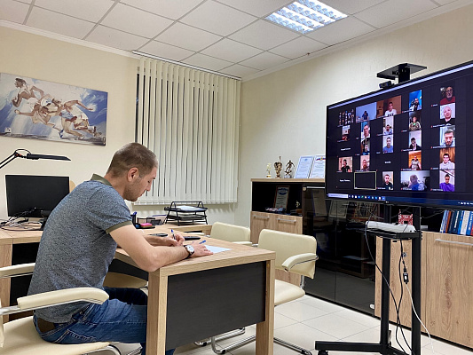 Дмитрий Пирог принял участие в видеоконференции Федерации бокса России