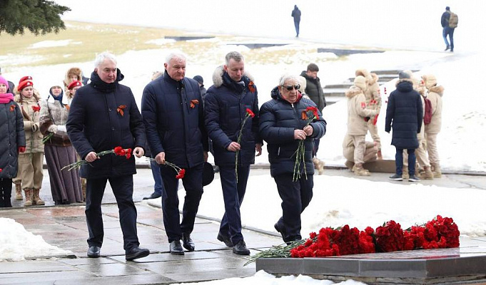 Депутаты «Единой России» почтили память защитников Сталинграда