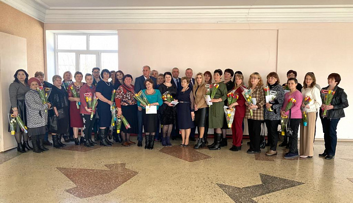 Депутаты «Единой России» поздравляют женщин по всей стране
