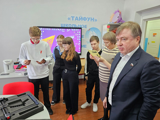 «Единая Россия» передела сельской школе в Свердловской области новый 3D-принтер