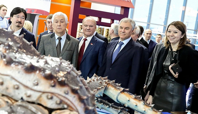 Вячеслав Володин и депутаты ГД посетили международную выставку-форум «Россия»