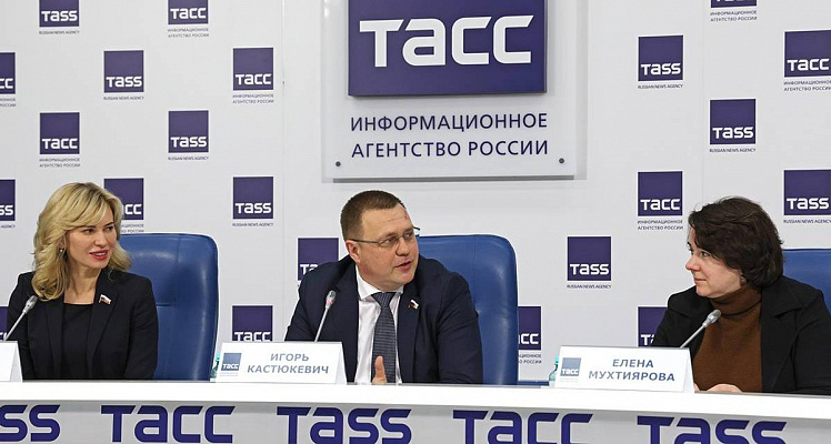 «Единая Россия» предложила законодательно закрепить институт наставничества при молодежном трудоустройстве
