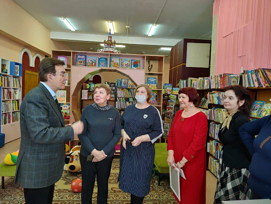 Александр Максимов познакомился с проектами детской библиотеки имени Гольцмана, получившими грант