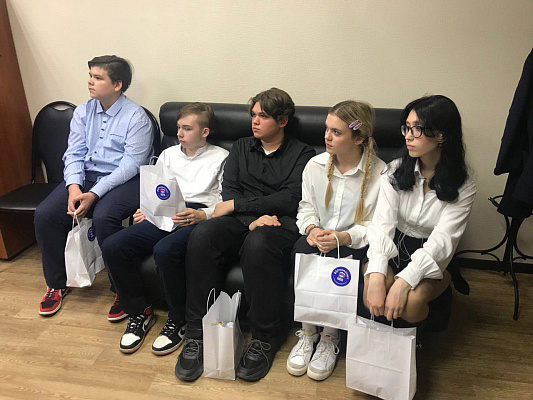 Алла Полякова наградила учеников Серпуховского лицея