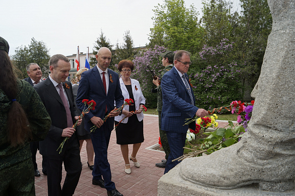 Константин Бахарев открыл в Крыму памятник воинам Великой Отечественной войны