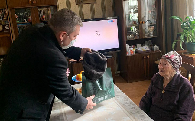 Дмитрий Ламейкин поздравил с наступающим Новым годом ветеранов поселка Южный Динского района 