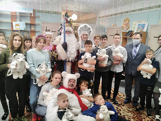 Депутаты «Единой России» проводят новогодние благотворительные акции