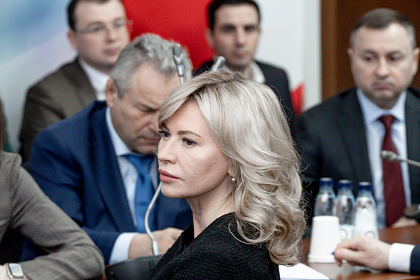 Екатерина Стенякина поздравила россиян с Днем российского парламентаризма