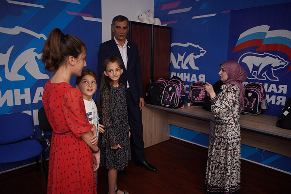 Муслим Татриев поддержал акцию «Собери ребенка в школу»