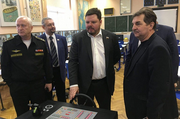 Евгений Марченко поддержал проект закона депутатов Заксобрания Петербурга о кадетском образовании 