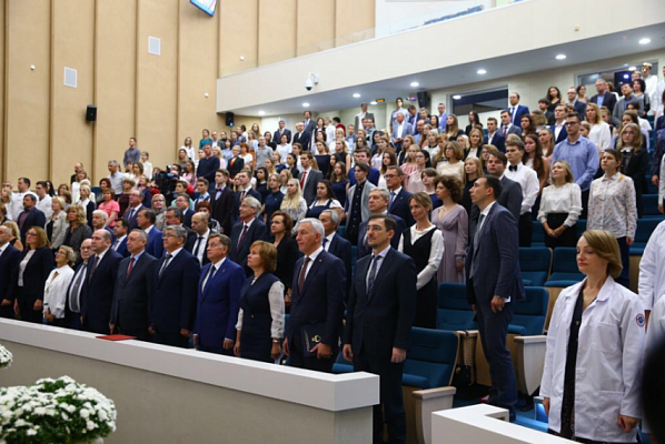 Владимир Катенев поздравил первых студентов Центра медицинского образования имени В.А.Алмазова с началом обучения
