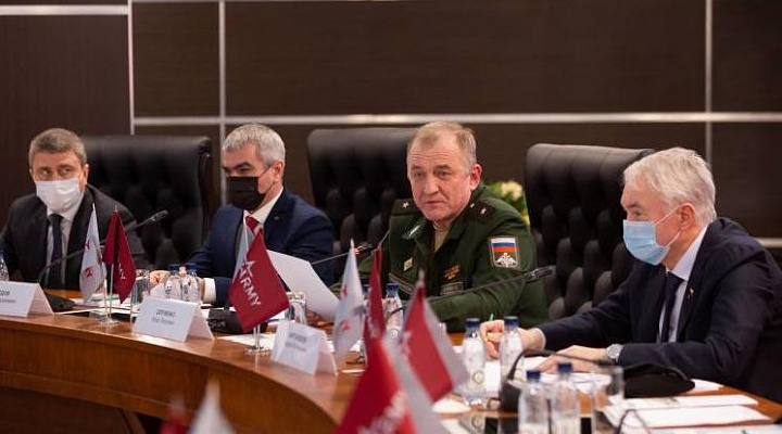 Комитет ГД РФ по обороне провел выездное заседание