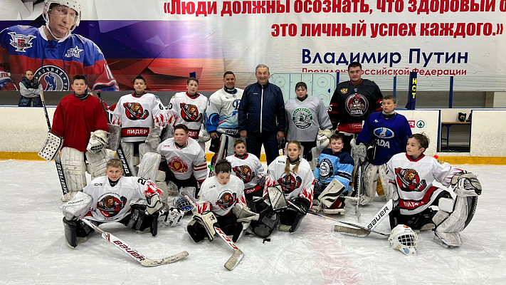 Владислав Третьяк провел открытую тренировку по хоккею