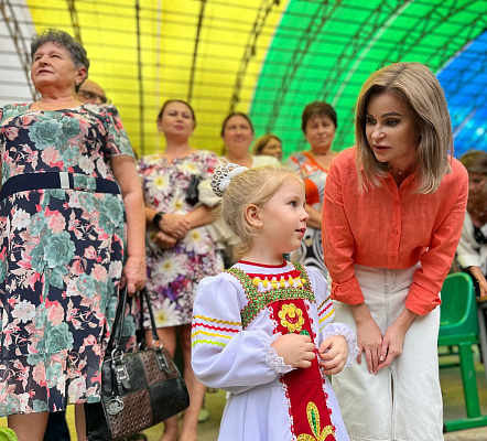 Елена Бондаренко проверила условия отдыха детей из ЛНР в лагере «Радуга в Ставропольском крае