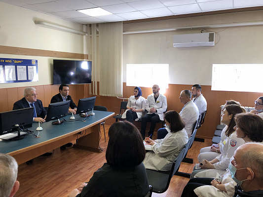 Абдулмажид Маграмов посетил Дагестанский центр микрохирургии глаза в Каспийске