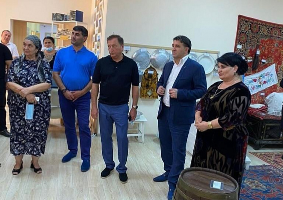 Заур Аскендеров посетил обновленную школу в дагестанском селе Карланюрт