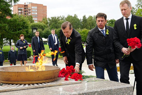 Владимир Катенев принял участие в церемонии, посвященной Дню памяти жертв блокады Ленинграда
