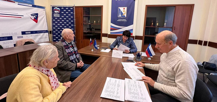 Вопросы ЖКХ и забота о ветеранах: депутаты «Единой России» проводят в регионах приемы граждан