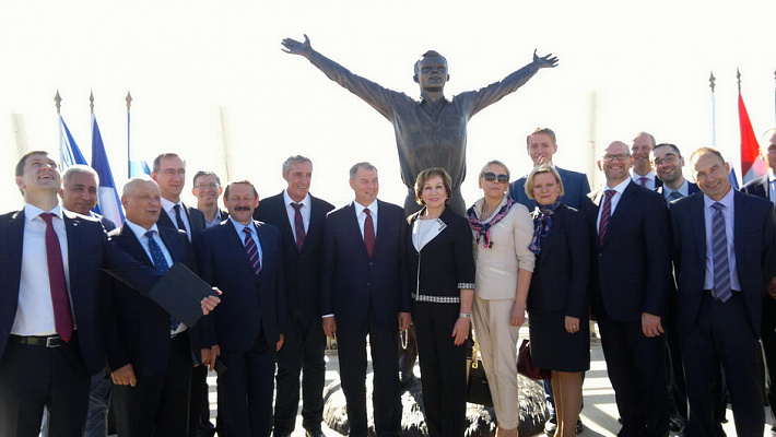 Геннадий Скляр принял участие в открытии первого в Европе памятника Гагарину