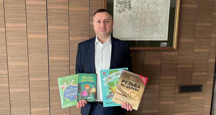 Депутаты «Единой России» присоединились к общероссийской акции «Дарите книги с любовью»