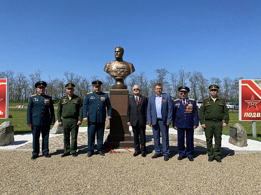 Алексей Езубов поздравил военнослужащих с семилетием со дня образования 77-й зенитно-ракетной бригады