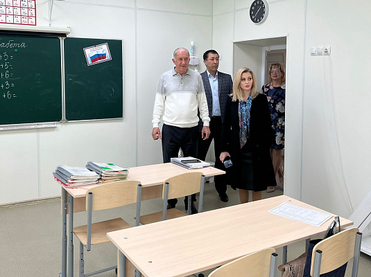 Елена Бондаренко высоко оценила качество капремонта в сельской школе Ставрополья