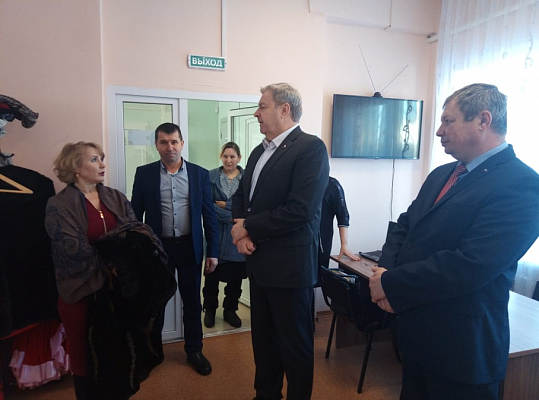 Виталий Бахметьев оказал помощь в проведении реконструкции Дома культуры в селе Толсты