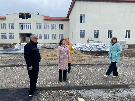 Виктория Родина проинспектировала ход строительства новой школы в Кабардино-Балкарии