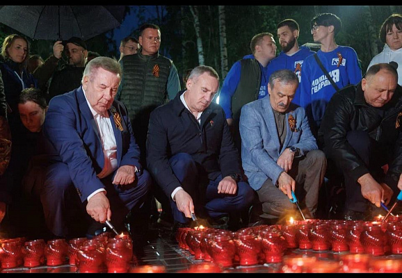 «Единая Россия» провела акцию «Огненные картины войны» в Ханты-Мансийске