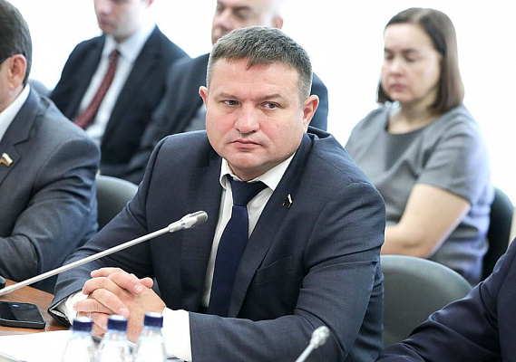 Александр Дроздов обсудил с руководством департамента военного имущества Минобороны РФ состояние военного городка в Красноярске