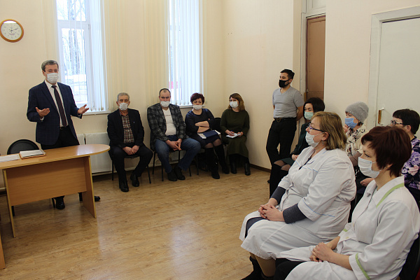 Дмитрий Сазонов в провел встречу с медицинским персоналом Нытвенской районной больницы