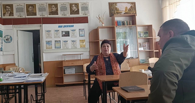 При содействии «Единой России» в Великой Лепетихе выдадут канцелярские наборы школьникам и завезут литературу 
