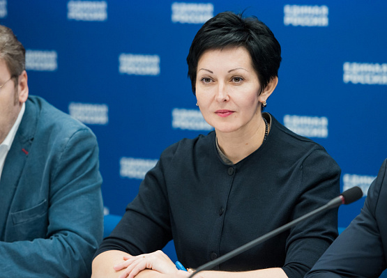 Оксана Бондарь вынесет на обсуждение комитета ГД по регполитике проблему субсидирования авиабилетов в Магаданской области