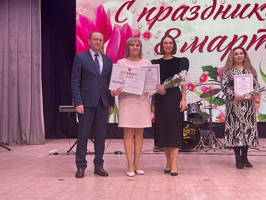 Альфия Когогина вручила премию лучшему классному руководителю Мензелинского района