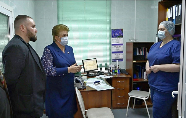 Ольга Окунева встретилась с сотрудниками Рославльского стекольного завода