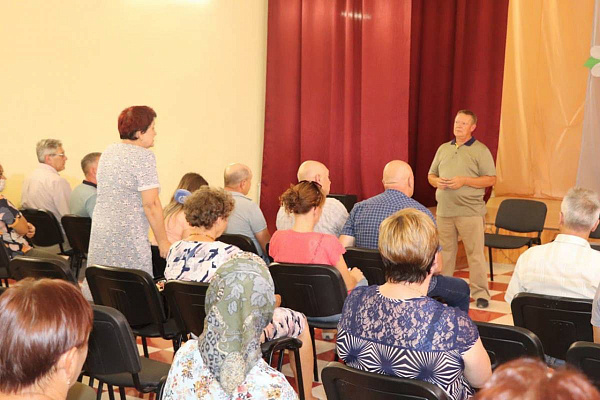 Николай Панков обсудил с жителями Камышево вопросы обеспечения водой и развития инфраструктуры