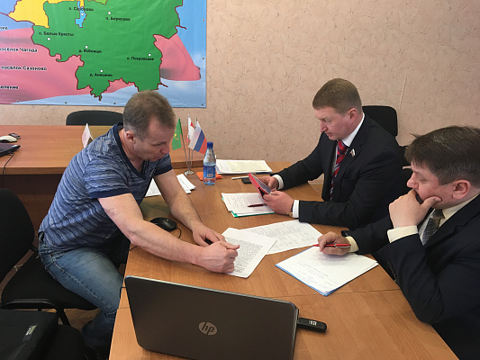 Алексей Канаев провёл приём граждан в Чагодощенском районе Вологодской области