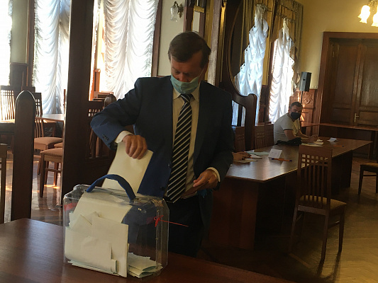 Владимир Катенев принял участие в голосовании