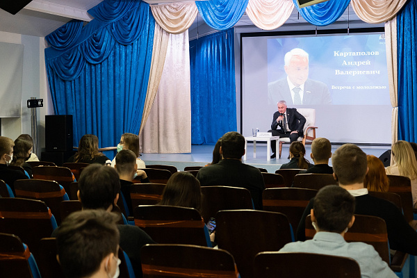 Андрей Картаполов посетил Московский государственный университет технологий и управления имени К. Г. Разумовского
