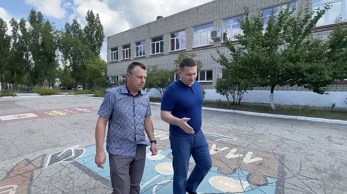 «Единая Россия» проконтролировала качество ремонта в саратовской гимназии