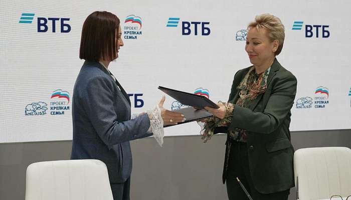 «Единая Россия» подписала соглашение о сотрудничестве с ВТБ на площадке ПМЭФ
