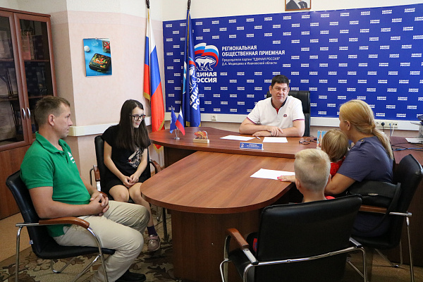 Виктор Смирнов присоединился к акции «Собери ребенка в школу»