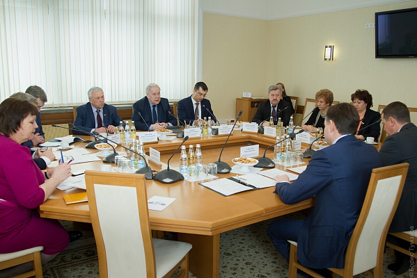 Депутаты «ЕДИНОЙ РОССИИ» обсудили с главой ОАК приоритеты развития авиастроительной отрасли